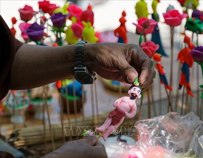 The craft requires dexterity, creativity and precision in every detail to turn out quality products. VNA Photo: Khánh Hòa