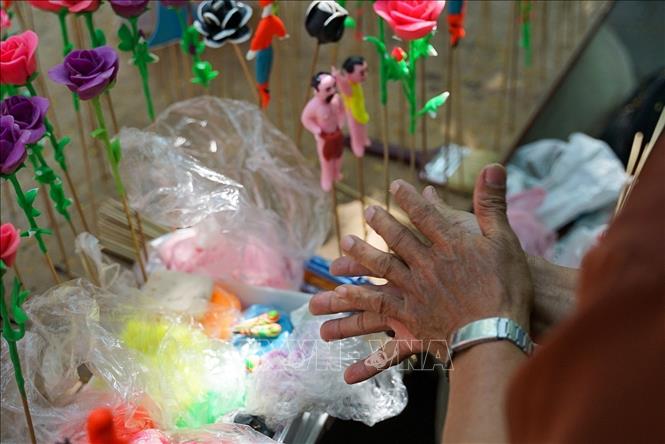 The craft requires dexterity, creativity and precision in every detail to turn out quality products. VNA Photo: Khánh Hòa