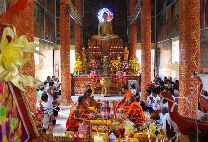 Trong ảnh: Lễ tác bạch dâng y tại chùa Pô Thi Wongsa (ấp 4, xã Xà Phiên, huyện Long Mỹ) được tổ chức vào ngày 16 – 17/10/2022. Ảnh: Hồng Thái - TTXVN