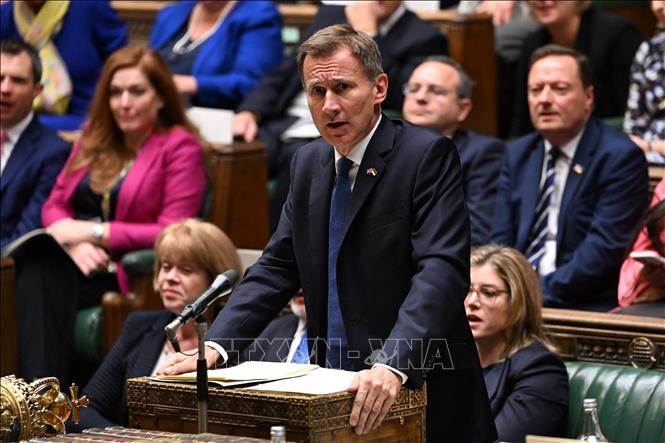 Trong ảnh: Tân Bộ trưởng Tài chính Anh Jeremy Hunt phát biểu tại phiên họp Hạ viện ở thủ đô London ngày 17/10/2022. Ảnh: AFP/TTXVN