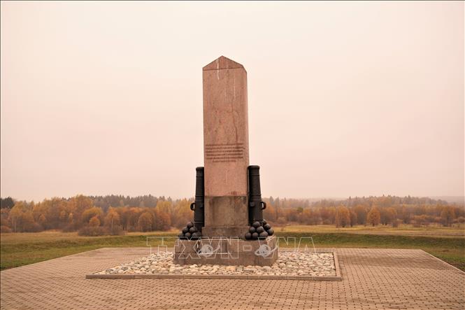 Trong ảnh: Shevardinsky redoubt - công sự tuyến đầu của quân Nga bên cánh trái trận Borodino. Ảnh: Duy Trinh - PV TTXVN tại Nga