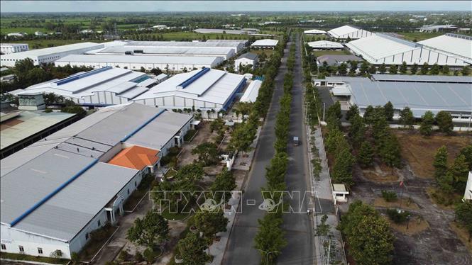 KCN Bình Hoà thuộc huyện Châu Thành, diện tích hơn 132ha, hiện đã lấp đầy khoảng 90% diện tích, thu hút đầu tư vào các ngành nghề may mặc, da giày; chế biến thực phẩm, hàng tiêu dùng, chế tạo cơ khí…. Ảnh: Vũ Sinh – TTXVN
