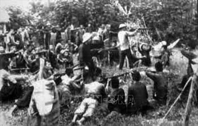 Bộ đội luyện tập bắn súng ở chiến khu Việt Bắc năm 1947. Ảnh: Tư liệu/TTXVN phát