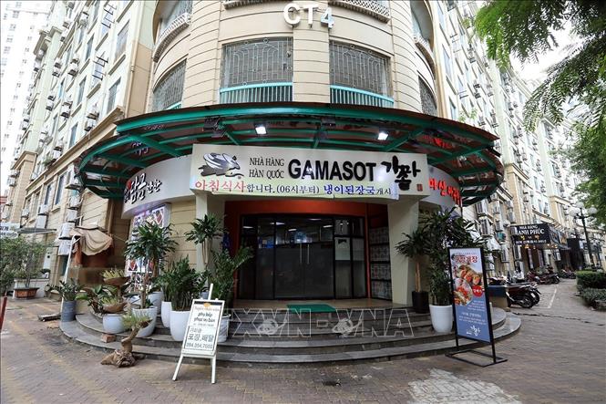 Đi dọc những con phố trong các khu chung cư Trung Hòa - Nhân Chính, Mỹ Đình - Sông Đà, các cửa hàng bao giờ cũng căng đầy biển hiệu tiếng Hàn. Ảnh: Tuấn Anh - TTXVN