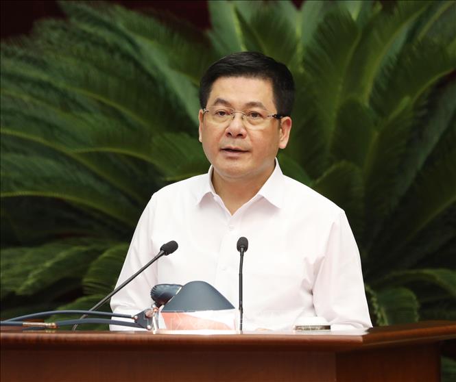 Đồng chí Nguyễn Hồng Diên, Uỷ viên Trung ương Đảng, Bộ trưởng Bộ Công Thương trình bày tham luận tại hội nghị. Ảnh: Phương Hoa - TTXVN

