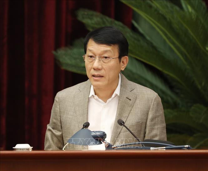 Đồng chí Lương Tam Quang, Uỷ viên Trung ương Đảng, Thứ trưởng Bộ Công an trình bày tham luận tại hội nghị. Ảnh: Phương Hoa - TTXVN