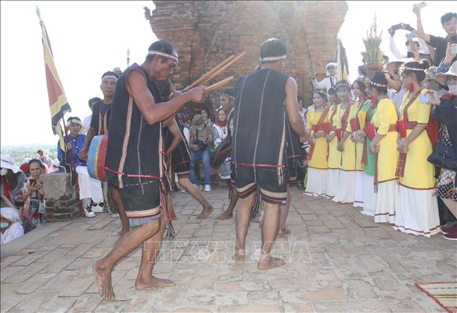 A performance by Raglai ethnic minority at the openinig ceremony of Kate Festival 2022. VNA Photo: Nguyễn Thành