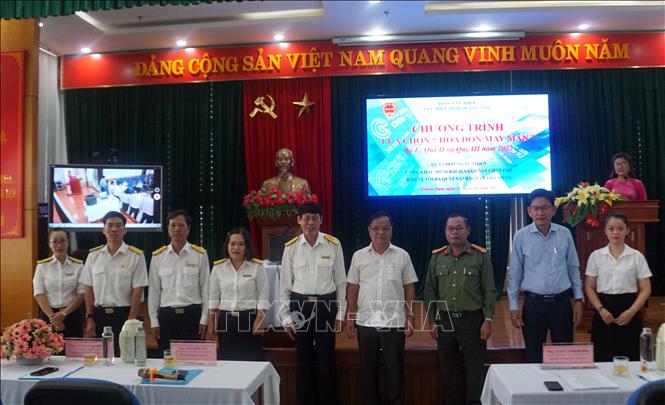 Hội đồng giám sát chương trình quay thưởng “Hóa đơn may mắn”. Ảnh: Trịnh Bang Nhiệm - TTXVN