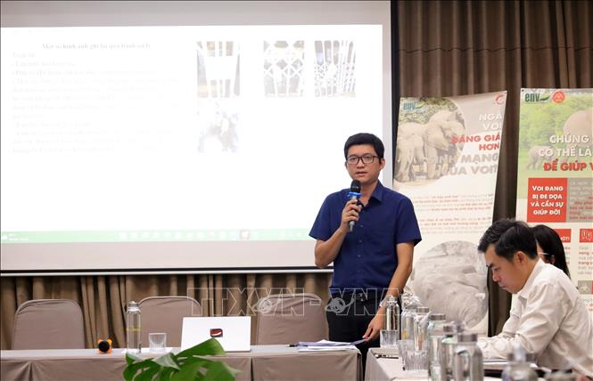 Đại diện Chi cục Kiểm lâm tỉnh Đắk Lắk thông tin về công tác kiểm tra, quản lý động vật hoang dã và xử lý vi phạm liên quan đến ngà voi tại Đắk Lắk. Ảnh: Hoài Thu – TTXVN
