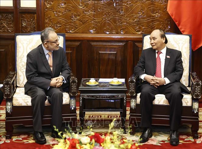 Chủ tịch nước Nguyễn Xuân Phúc tiếp Đại sứ El Salvador Ruben Omar Orozco Burgos. Ảnh: Thống Nhất – TTXVN