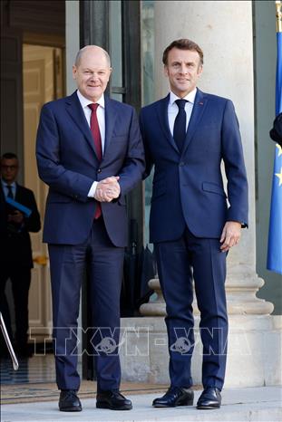 Trong ảnh: Tổng thống Pháp Emmanuel Macron (phải) và Thủ tướng Đức Olaf Scholz trong cuộc gặp ở Paris, ngày 26/10/2022. Ảnh: AFP/TTXVN