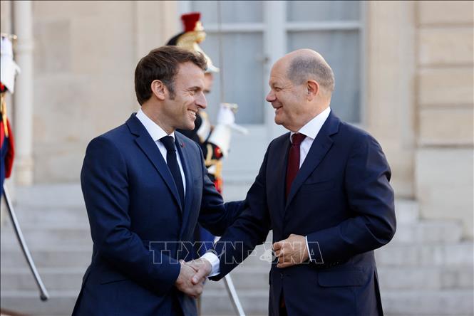 Trong ảnh: Tổng thống Pháp Emmanuel Macron (trái) và Thủ tướng Đức Olaf Scholz tại cuộc gặp ở Paris, ngày 26/10/2022. Ảnh: AFP/TTXVN