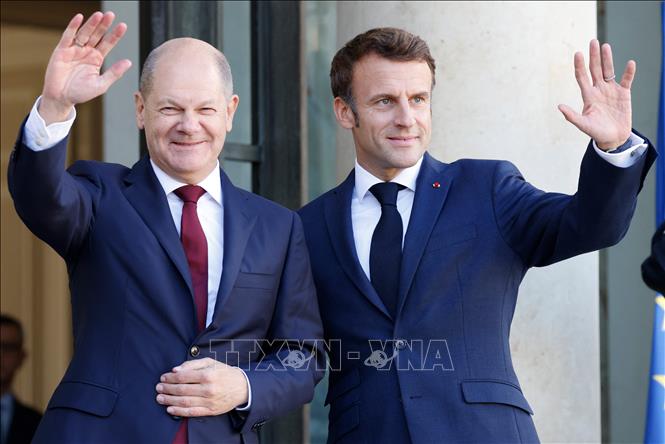 Trong ảnh: Tổng thống Pháp Emmanuel Macron (phải) và Thủ tướng Đức Olaf Scholz tại cuộc gặp ở Paris, ngày 26/10/2022. Ảnh: AFP/TTXVN