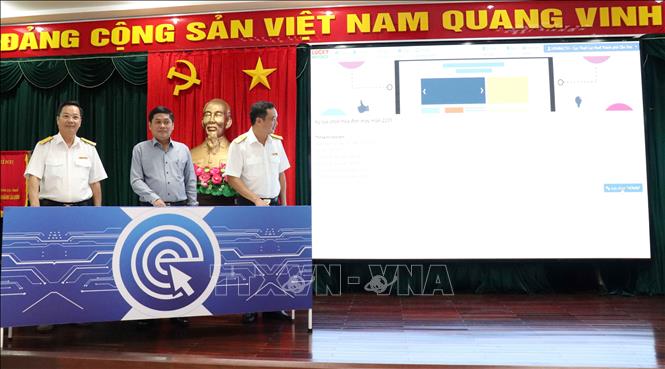 Trong ảnh: Thành viên Hội đồng giám sát Chương trình 
