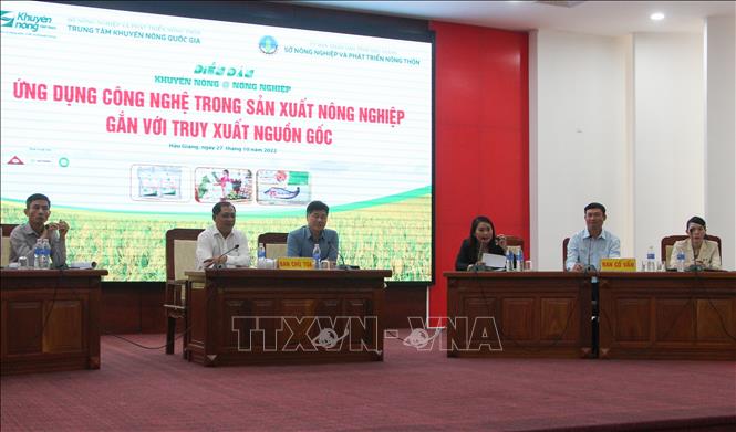 Trong ảnh: Các đại biểu trao đổi thắc mắc của nông dân tại Diễn đàn. Ảnh: Hồng Thái - TTXVN