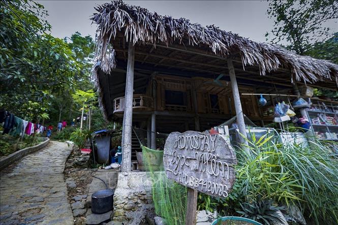 Trong ảnh: Những nếp nhà bình dị rất đặc trưng của người dân xóm Đá Bia, xã Tiền Phong (Đà Bắc, Hòa Bình). Ảnh: Trọng Đạt - TTXVN