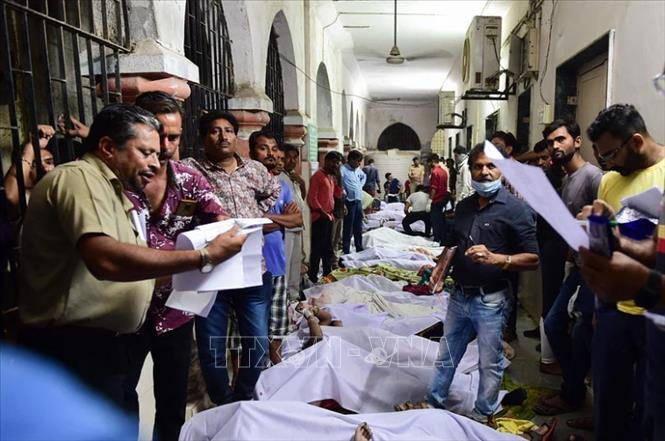 Vụ sập cầu ở Ấn Độ: Số nạn nhân thiệt mạng tăng nhanh - Ảnh 2.