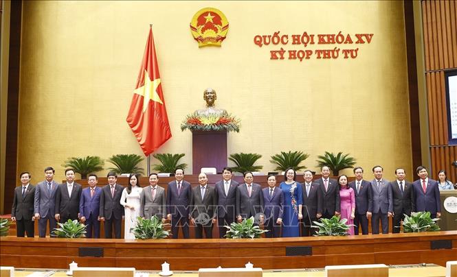 Các đồng chí lãnh đạo Đảng, Nhà nước chụp ảnh lưu niệm với Đoàn đại biểu Quốc hội tỉnh Thanh Hoá. Ảnh: Doãn Tấn - TTXVN
