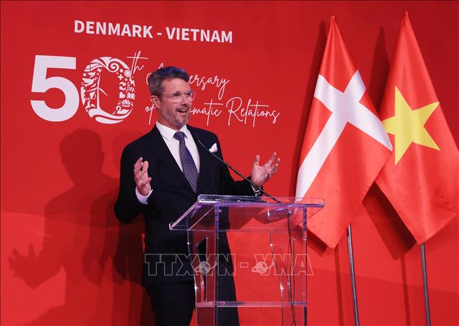 Danish Crown Prince Frederik speaks at the ceremony. VNA Photo: Lâm Khánh 