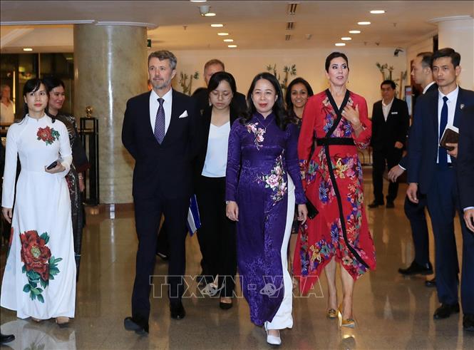 Vice President Vo Thi Anh Xuan, Danish Crown Prince Frederik and Crown Princess Mary Elizabeth attend the ceremony. VNA Photo: Lâm Khánh 