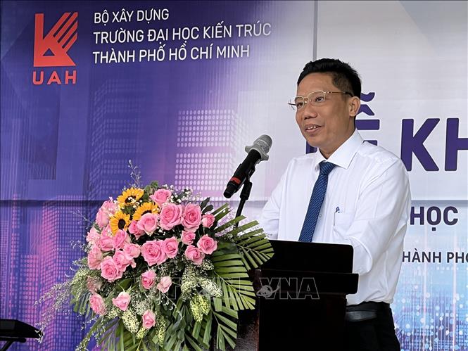 Trong ảnh: Phó Chủ tịch UBND thành phố Cần Thơ Nguyễn Thực Hiện phát biểu tại Lễ Khai giảng. Ảnh: Ánh Tuyết - TTXVN
