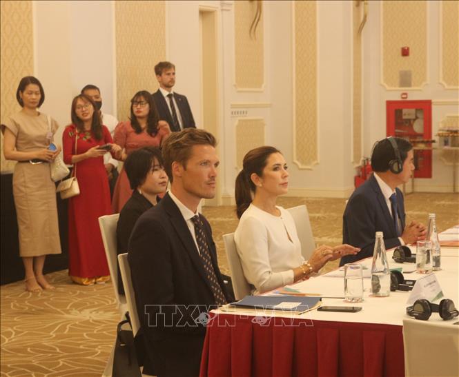 Danish Crown Princess Mary Elizabeth and a Danish business delegation meets with local businessmen. VNA Photo: Thanh Tuấn