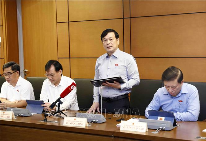 Trong ảnh: Đại biểu Quốc hội tỉnh Bình Phước Vũ Ngọc Long thảo luận tại tổ. Ảnh: An Đăng - TTXVN