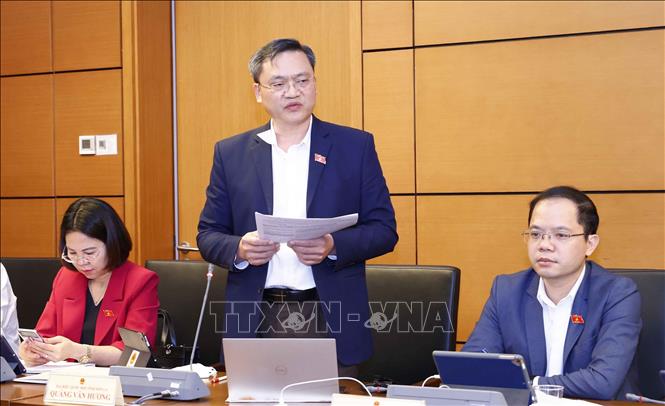 Đại biểu Quốc hội tỉnh Sơn La Quàng Văn Hương phát biểu ý kiến. Ảnh: Doãn Tấn - TTXVN