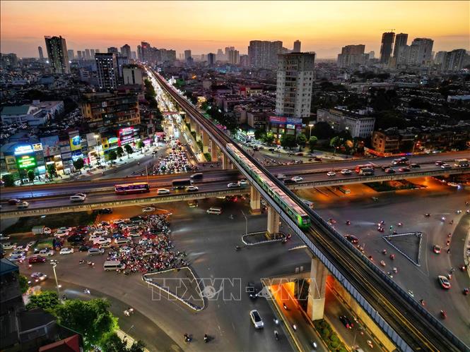 The Cat Linh-Ha Dong metro line measures 13.05km, consisting of 12 elevated stations and 13 trains. VNA Photo: Huy Hùng, Tuấn Anh 