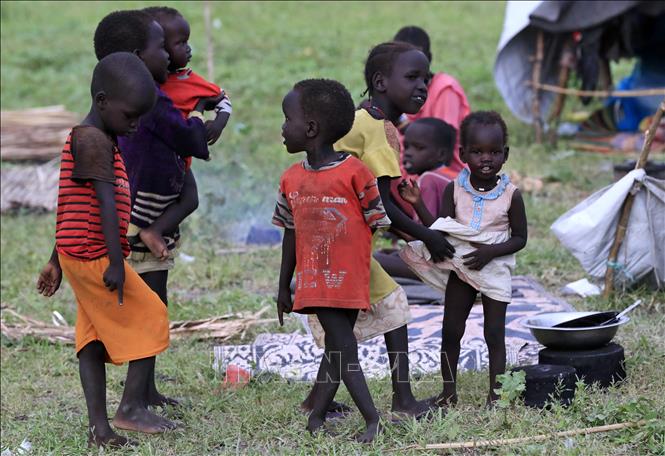 Trong ảnh: Trẻ em tại trại tị nạn ở al-Qanaa, Nam Sudan. Ảnh: AFP/TTXVN