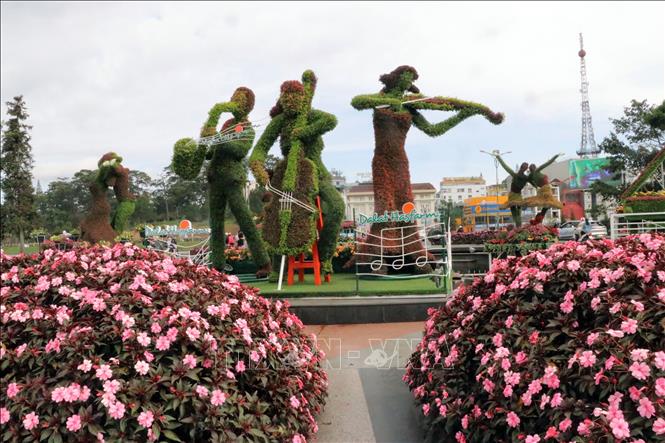 The city decorates for the Da Lat Flower Festival 2022. VNA Photo: Chu Quốc Hùng
