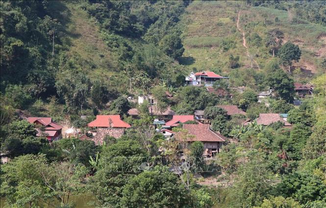 Trong ảnh: Một góc bản Lĩnh (xã Mường Pồn, huyện Điện Biên, tỉnh Điện Biên) bình yên trong sáng sớm. Ảnh: Xuân Tiến – TTXVN 