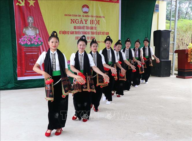 Trong ảnh: Đời sống văn hóa ở bản Lĩnh được phát triển mạnh dựa trên những hạt nhân là những Câu lạc bộ văn hóa, văn nghệ được duy trì, hoạt động thường xuyên. Ảnh: Xuân Tiến – TTXVN