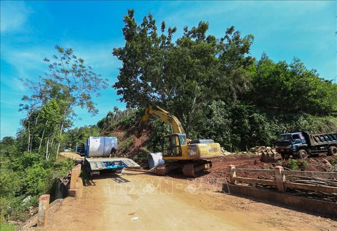Trong ảnh: Đường giao thông tại xã Suối Hoa được đầu tư hoàn thiện phục vụ việc di chuyển, giao thương nhằm từng bước phát triển du lịch. Ảnh: Trọng Đạt -TTXVN