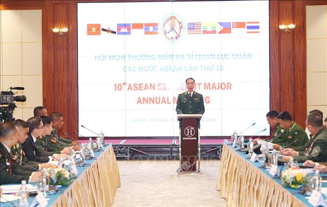 Colonel Duong Quy Nam, Director of the Institute for Defence International Relations, speaks at the conference. VNA Photo: Trọng Đức 