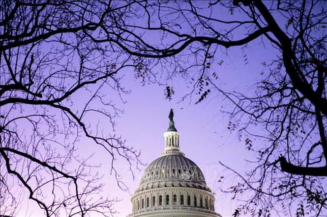 Trong ảnh: Quang cảnh bên ngoài toà nhà Quốc hội Mỹ ở Washington DC., ngày 8/11/2022. Ảnh: AFP/TTXVN