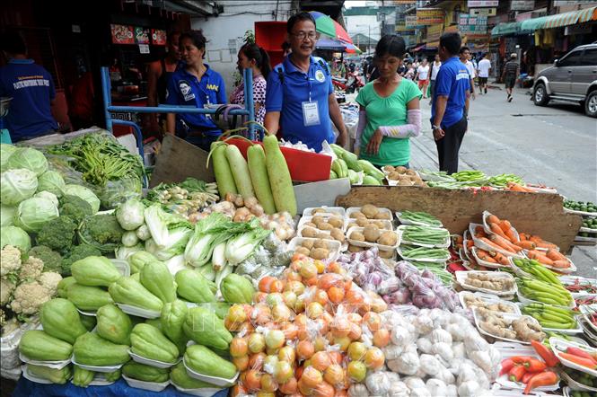 Trong ảnh: Một khu chợ ở Manila, Philippines. Ảnh: AFP/TTXVN