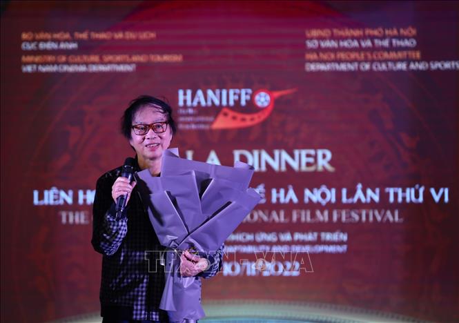 Đạo diễn Đặng Nhật Minh phát biểu tại Gala dinner. Ảnh: Hoàng Hiếu - TTXVN 