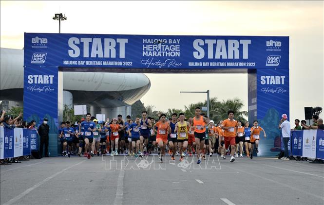Khai mạc Giải Marathon Quốc tế Di sản Vịnh Hạ Long. Ảnh: Thanh Vân-TTXVN