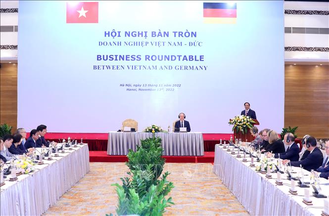 Prime Minister Pham Minh Chinh speaks at the business roundtable. VNA Photo: Lâm Khánh