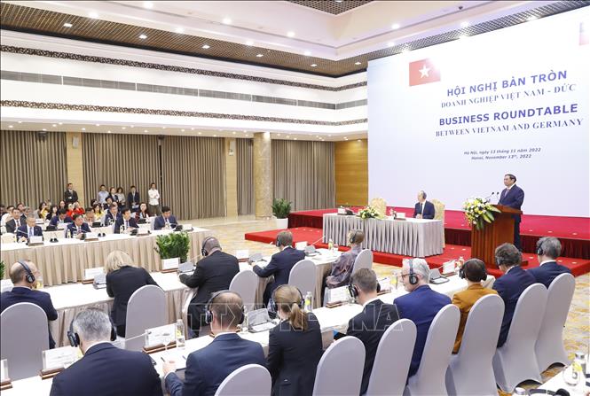 An overview of the business roundtable. VNA Photo: Lâm Khánh