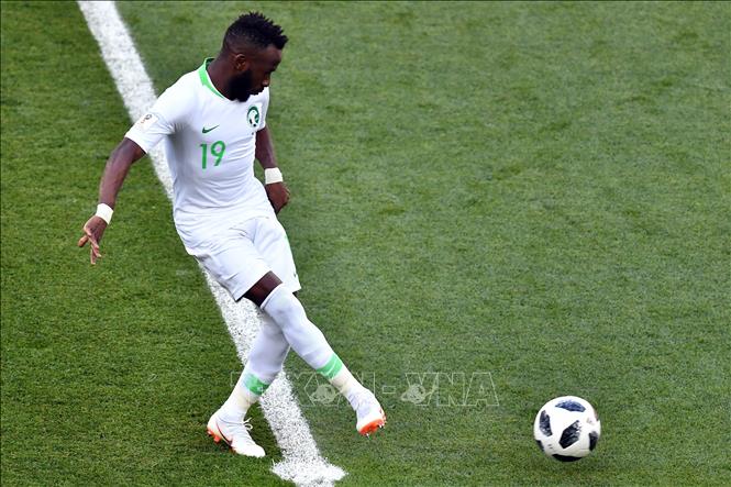 Trong ảnh: Cầu thủ Fahad Al-Muwallad trong trận đấu giữa Saudi Arabia và Uruguay tại World Cup 2018 ở Rostov-On-Don, Nga ngày 20/6/2018. Ảnh: AFP/TTXVN