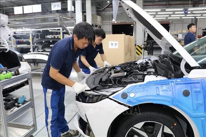 Dây chuyền sản xuất ô tô tại Nhà máy Hyundai Thành Công số 2 . Ảnh: Đức Phương - TTXVN