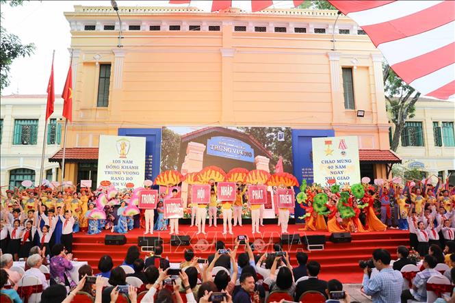 Tiết mục văn nghệ đặc sắc chào mừng lễ kỷ niệm. Ảnh: Thanh Tùng - TTXVN 