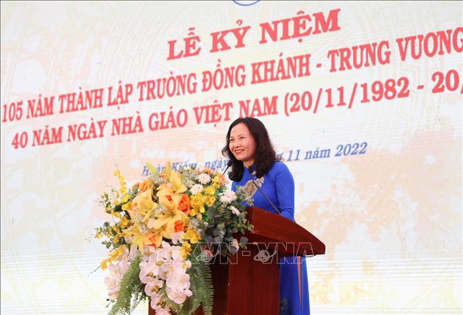 Hiệu trưởng Trường THCS Trưng Vương Nguyễn Thị Thu Hà đọc diễn văn kỷ niệm. Ảnh: Thanh Tùng - TTXVN 