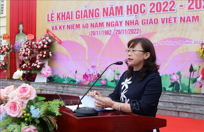 Trong ảnh: Phó Chủ tịch UBND tỉnh Lào Cai Giàng Thị Dung phát biểu chúc mừng nhà trường. Ảnh: Quốc Khánh - TTXVN