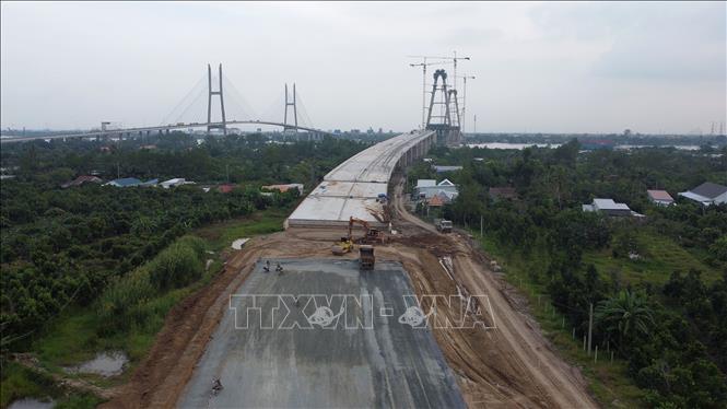 Các gói thầu XL01, XL02 thi công đường dẫn phía tỉnh Tiền Giang sẽ hoàn thành trong tháng 12/2022. Ảnh: Huy Hùng - TTXVN