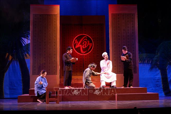 Trái tim và đôi mắt nói về cuộc đời, sự nghiệp của cụ Đồ Chiểu. Ảnh: Đức Hạnh - TTXVN 