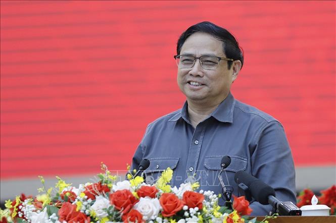 PM Pham Minh Chinh speaks at the meeting with the Standing Board of the Lam Dong province's Party Committee. VNA Photo: Dương Giang