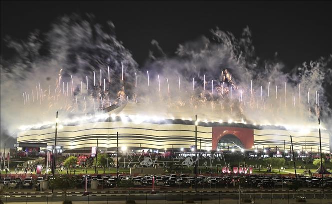 Trong ảnh: Màn pháo hoa rực rỡ tại lễ khai mạc World Cup 2022 trên sân Al-Bayt ở Al Khor, Qatar ngày 20/11/2022. Ảnh: THX/TTXVN